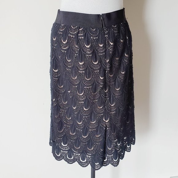 ANN TAYLOR Lace Scalloped Pencil Skirt - Picture 3 of 8
